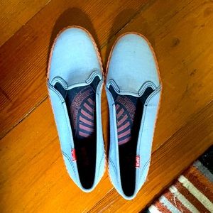 keds shoes never worn. size 6 but run small.
